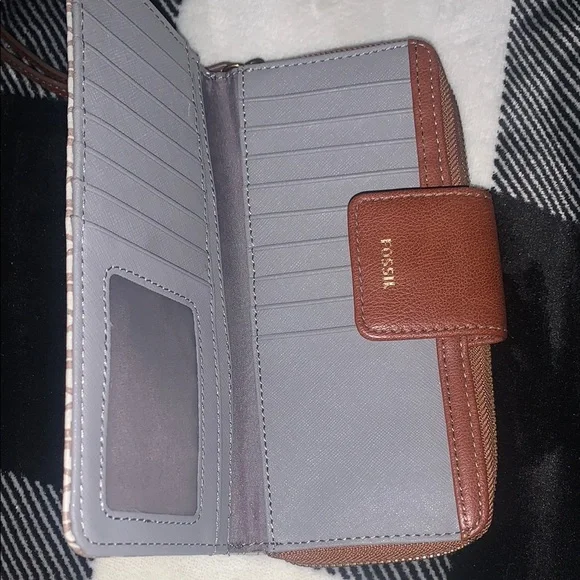 NWOT!! Fossil Brown and Cream Geometric Wallet - Picture 2 of 7